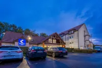 Comfort Hotel Lille Lomme - Parkplatz