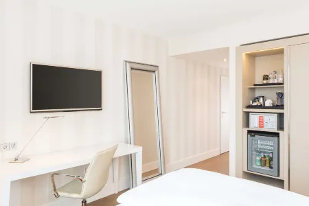 NH Collection Köln Mediapark Отели рядом с достопримечательностью «Melaten-Friedhof»