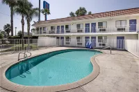 Motel 6 Fresno, CA - Pet friendly