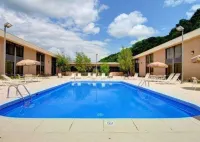 Quality Hotel and Conference Center - Swimmingpools