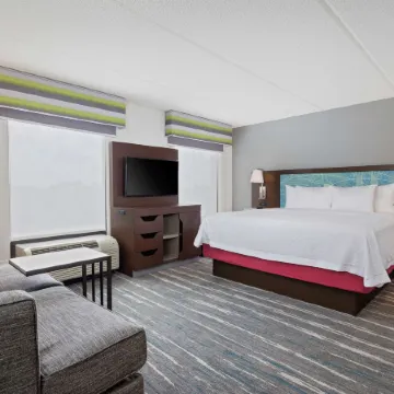 Hampton Inn & Suites Orlando-International Dr. North Отели рядом с достопримечательностью «Аквапарк Volcano Bay»