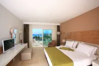 Bellazure Hotel