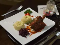 La Petite Salil Sukhumvit 11 Hotel dekat Dermaga Witthayu