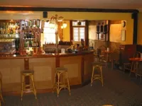 Burton Hotel - Quầy bar