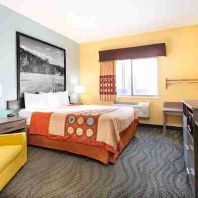 Super 8 by Wyndham Kokomo Rooms