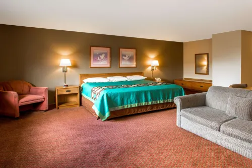 Super 8 by Wyndham Hartford WI Hotels in West Bend