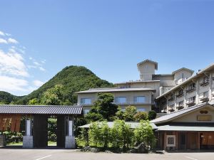 岩室温泉 自家源泉の宿 富士屋