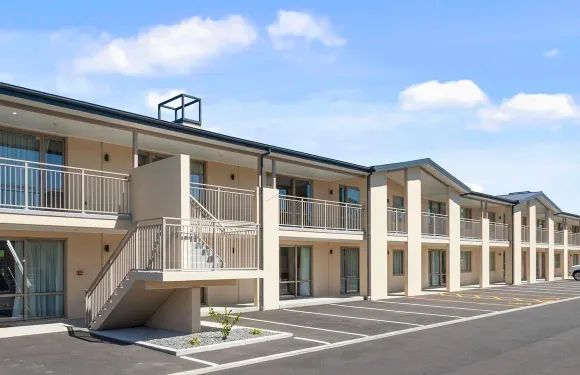 羅萊斯頓高速路汽車旅館