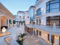 Villa le Premier Maestro Hotels near Arcadia Beach
