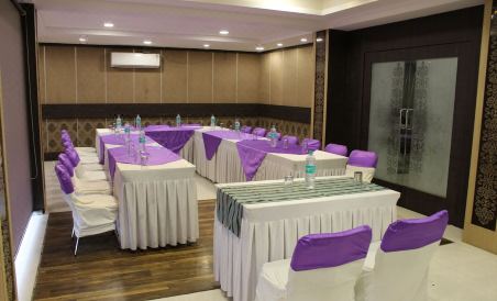 Hotel Samrat - Housity