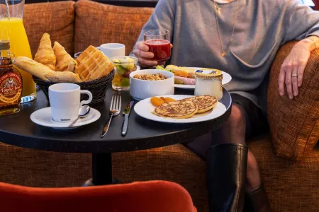 Hôtel Le 12 Отели рядом с достопримечательностью «Institut des Cultures d'Islam»