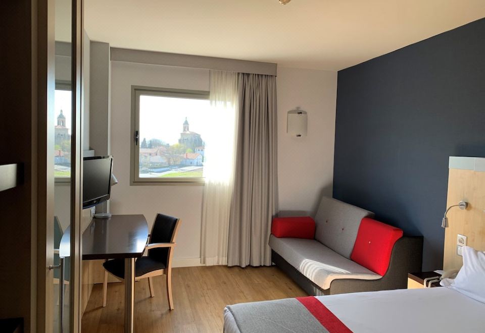 Holiday Inn Express VitoriaOver view