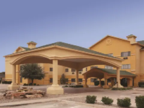 克洛維斯北部的舒適套房酒店 克洛維斯酒店