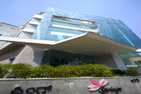 Springs Hotels and Spa Hotels near Lalbagh Botanical Garden