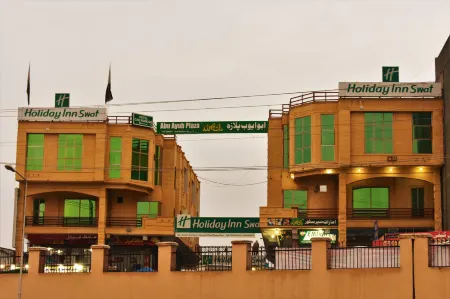 Holiday Inn Swat Отели рядом с достопримечательностью «Qambar Chowk»