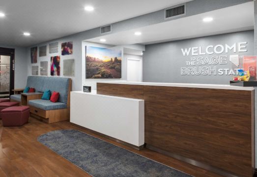 5. 햄프턴 인 라스..