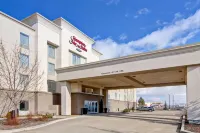 Hampton Inn & Suites by Hilton Red Deer - parking