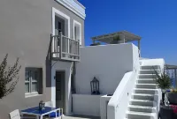 On the Rocks Hotels in Imerovigli