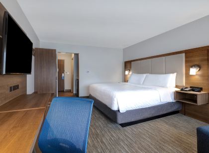 Holiday Inn Express & Suites Detroit - Dearborn