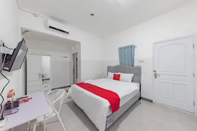 RedDoorz Syariah Near Alun Alun Ciledug Cirebon Hotels in Central Ciledug