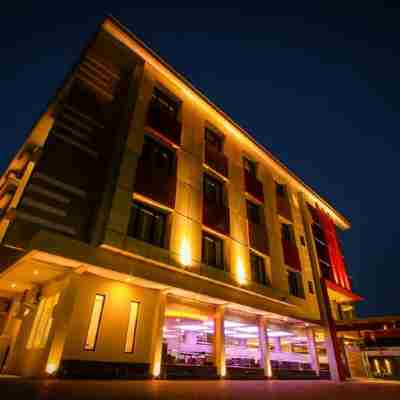 Grand Parama Hotel Hotel Exterior