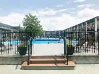 Oasis Inn - Pools