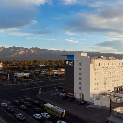Aloft Tucson University Hotels near Arizona Stadium