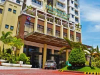 The Pinnacle Hotel and Suites Hotels in der Nähe von UIC Management Information System Office