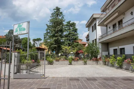 Hotel la Villetta Отели в г. Каленцано