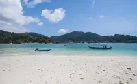 Anjungan Beach Resort - Beach