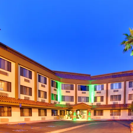 Holiday Inn Express LA MESA NEAR SDSU by IHG Отели рядом с достопримечательностью «Парк Лейк-Мюррей»