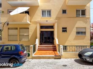 Altido Gorgeous 2-Bed Apt in Alcabideche w/Parking