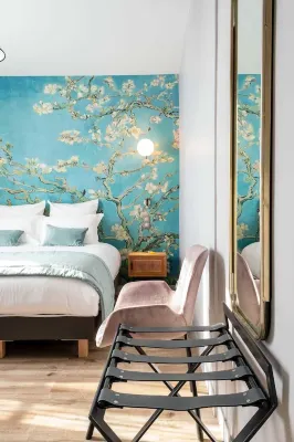 Hotel des Iris Hotels near Le Chateau de Conti