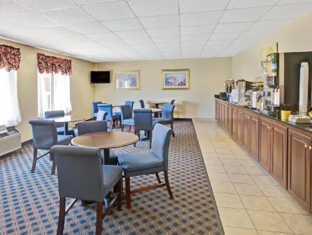 Comfort Inn & Suites Mocksville I-40 Отели в г. Юнити