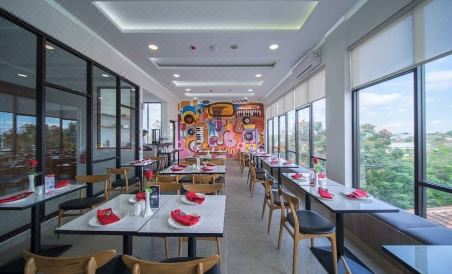 Front One Hotel Tulungagung - Housity