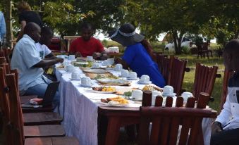 Voyager Equator Lodge - Housity
