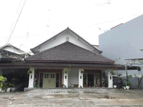 Petik Merah Homestay