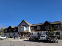 3 Peaks Lodge