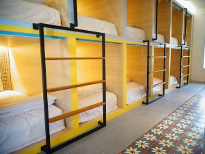 Borough Capsule Hostel Bali