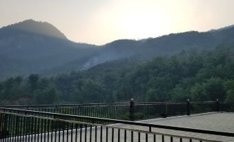 A Sim ba be Lake Hotel