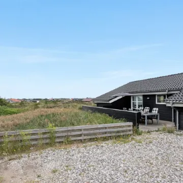 "Mavis" - 800m from the Sea