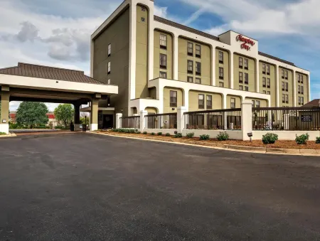 Hampton Inn & Suites Concord Charlotte Отели рядом с достопримечательностью «Хендрик Моторспортс»