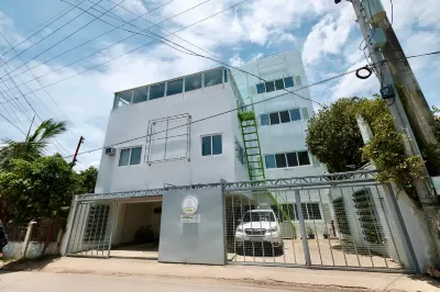 Beds & Friends Hostel Mactan with Pool and Bar โรงแรมใน