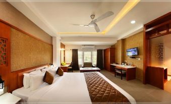 Kgees - Hill Town Hotel - Housity