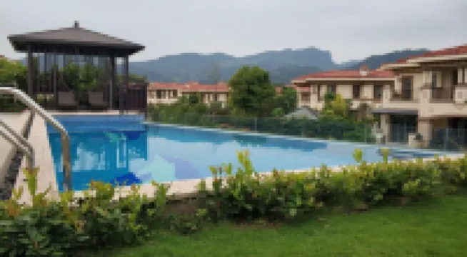 Splendid Xiangjiang Hot Spring Villa