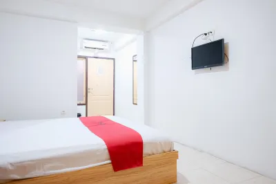 RedDoorz Near Tugu Pers Jambi Hotels in Legok