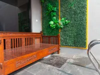 Villa Private Pool Syariah Musim Liburan Hotels in Junrejo