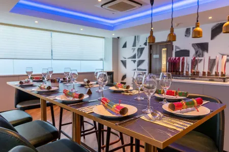 Ramada Encore by Wyndham Leicester City Centre Отели рядом с достопримечательностью «Университет Лестер»