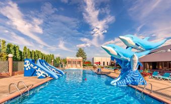 Grand Marquis Waterpark Hotel & Suites