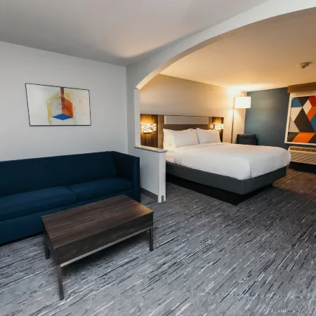 Holiday Inn Express & Suites URBANDALE DES MOINES by IHG